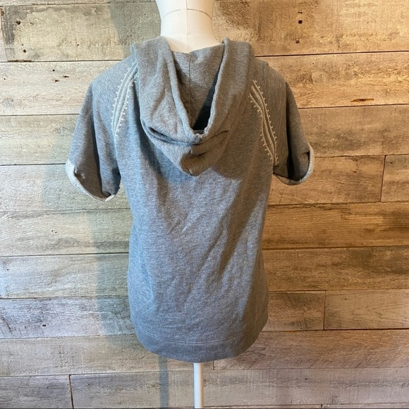 Gap women’s grey short-sleeved sweatshirt hoodie in size x-small - Picture 3 of 8